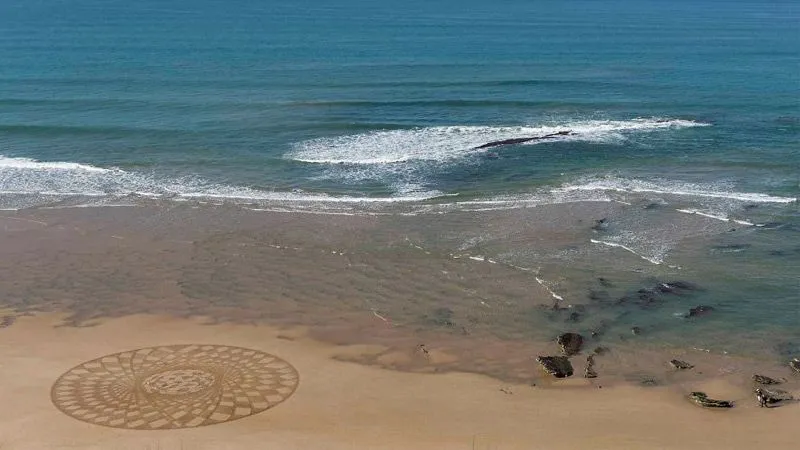نقاشی ساحلی با الهام از طراحی و الگوهای عربی