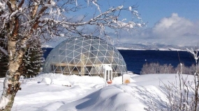 خانه ساخته ای شده درون گنبدی خورشیدی در شمال نروژ-9
