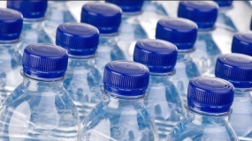 مضرات نوشیدن آب در بطری های پلاستیکی