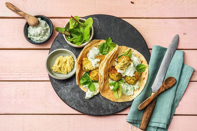 فلافل با نان پیتا و سبزی- 724press.com