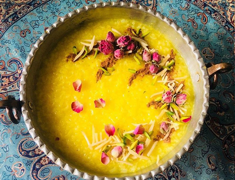 شعله زرد در ظرف مسی با تزئین گلبرگ گل محمدی-724press.com
