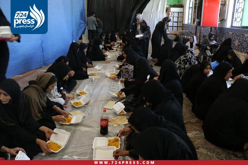 پذیرایی از زائران خارجی اربعین در امامزادگان باقریه بیرجند