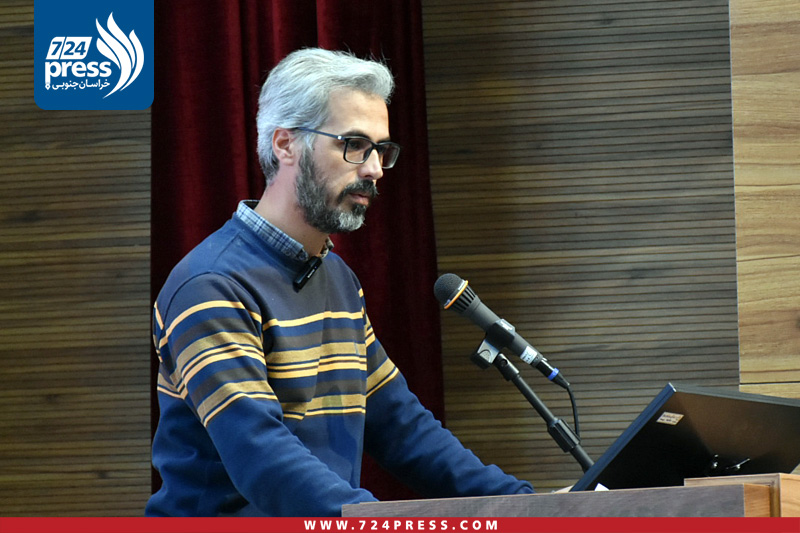 حسینی مسئول کارگاه زرشک پاککنی روستای شوشود