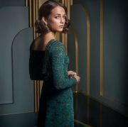 oscars-2017-portrait-studio-mark-seliger-alicia-vikander-58b6da1f08019880