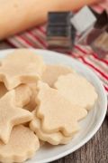 gallery-1480438404-vanilla-almond-cut-out-cookies-4