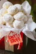 gallery-1504190268-almond-snowball-cookies-6