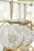 embroidery-hoop-Christmas-ornament---Burlap---lace-and-wooden-star-2