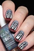1479154218-snowy-forest-winter-nail-art-gray-gradient-with-tree-stamping