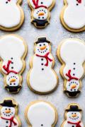 christmas-cookie-decorating-snowman-sugar-cookies-1576104324