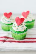 1470257344-grinch-cupcakes02