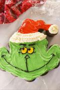 delish-grinch-pull-apart-cupcakes-pinterest-still002-1541804169