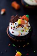 chocolate-halloween-cupcakes-1626885164-724press