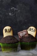 halloween-cupcakes-graveyard-cupcakes-1564768439-724press