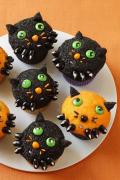 kitten-cupcakes-1595970351-724press