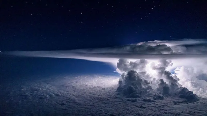 خلاقیت یک خلبان در ثبت تصاویر دیدنی از ابرها