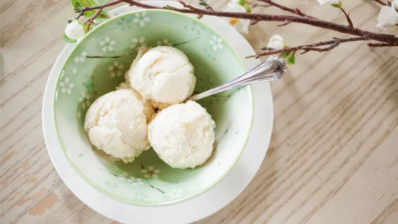 طرز تهیه بستنی وانیلی بدون استفاده از تخم مرغ