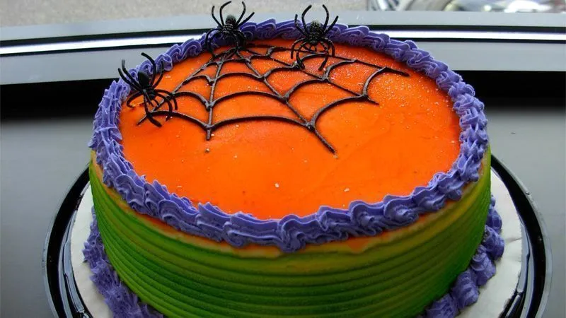 تزئین کیک با تم هالووین