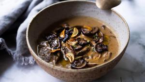 طرز تهیه سوپ خامه ای قارچ و سیر