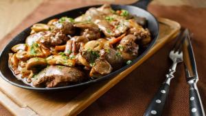 طرز تهیه خوراک دل مرغ با قارچ